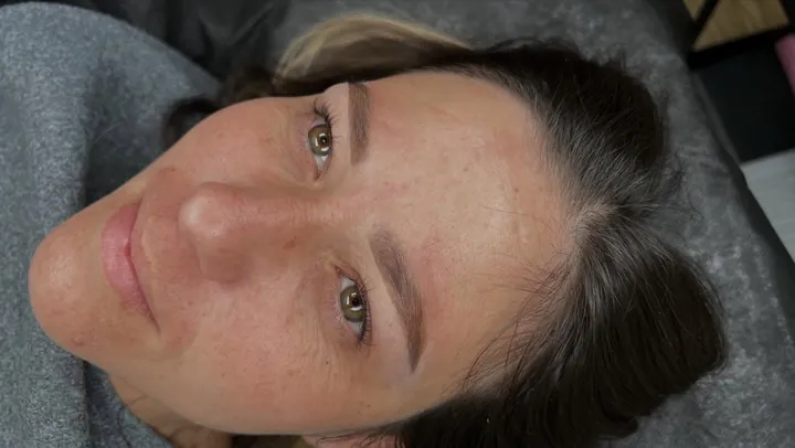Sourcils avant la restructuration