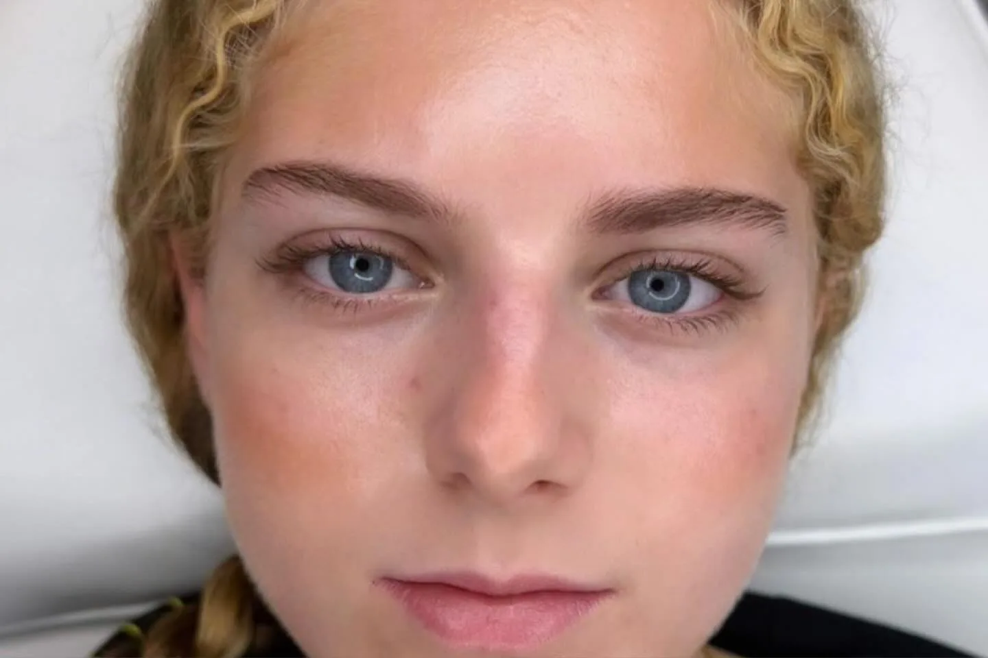 Avant : cils naturels